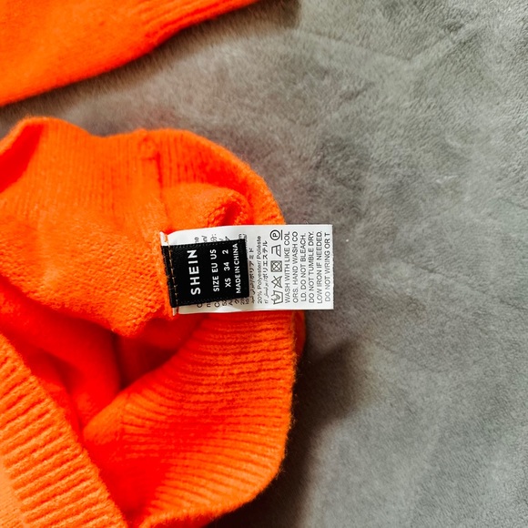 Bright, beautiful sweater - Picture 5 of 6